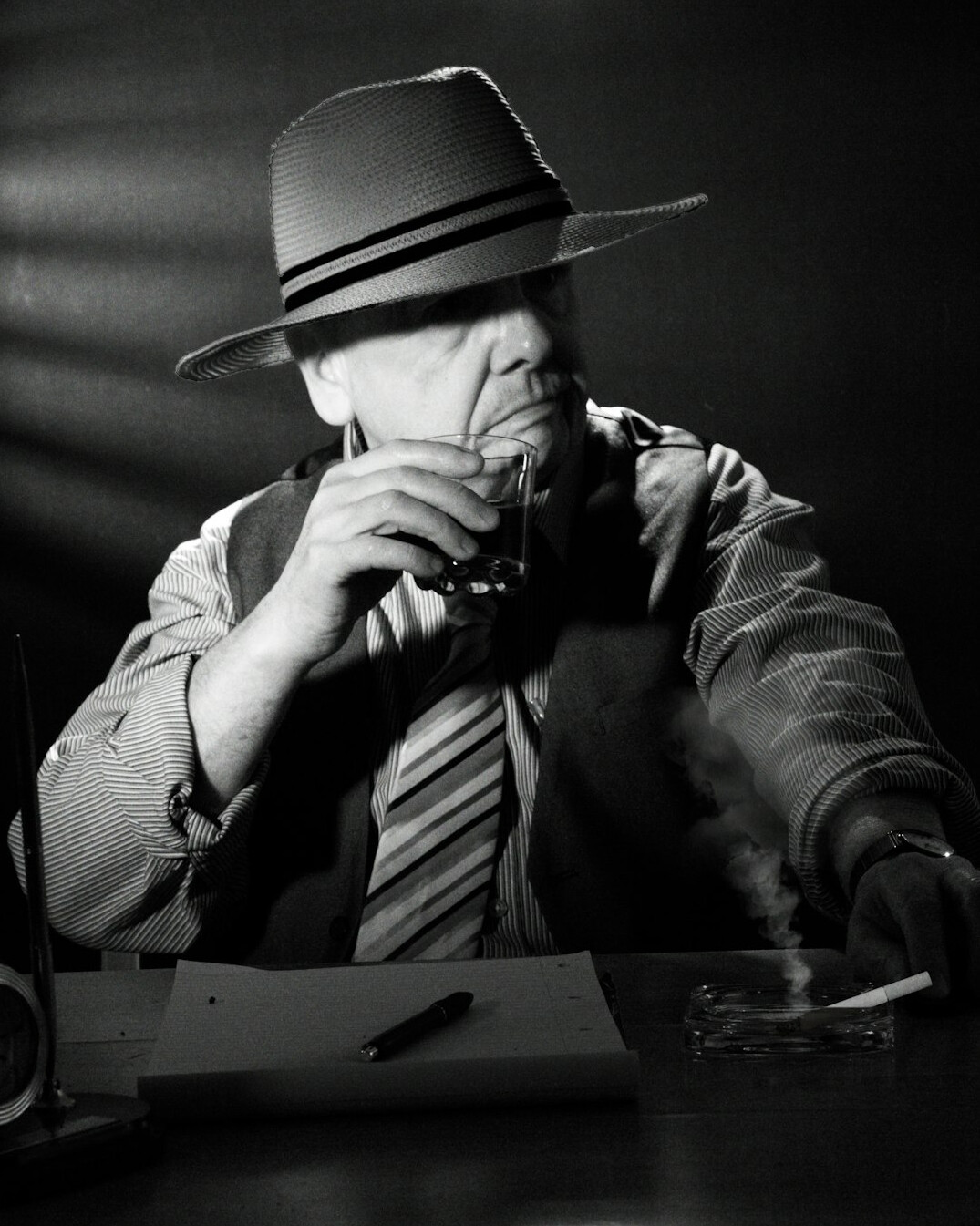 detective in action